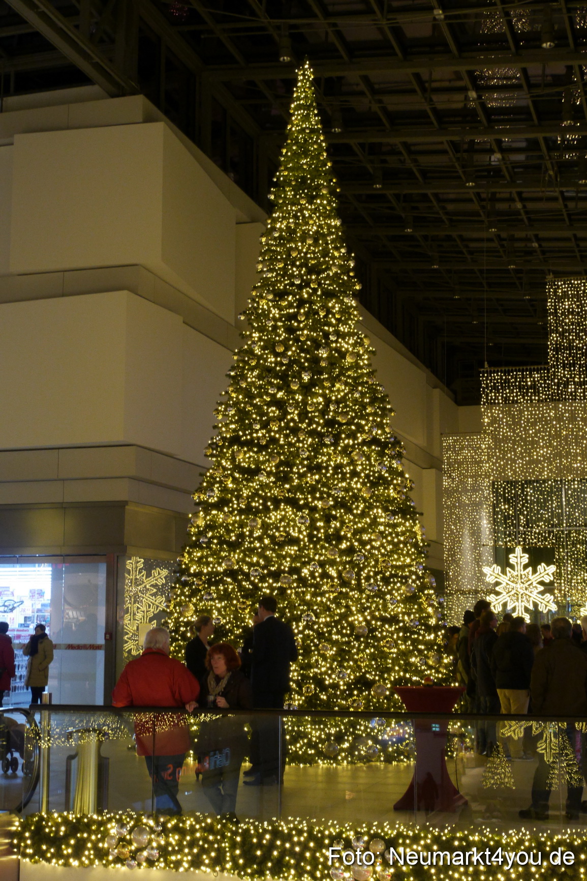 NeuerMarkt Weihnachtsbeleuchtung 271115 0008